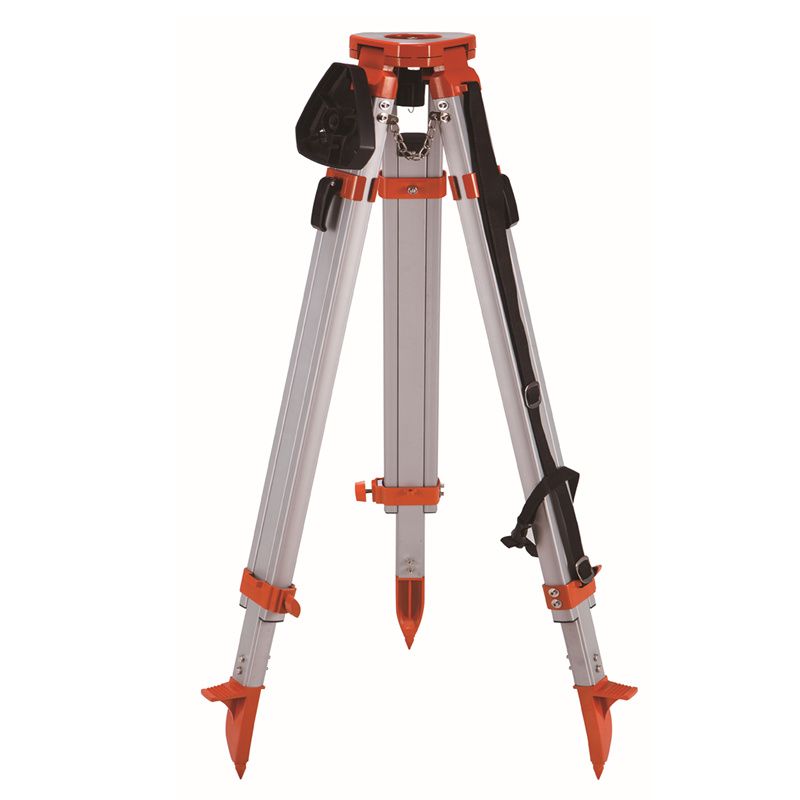 측량을 위해 프리즘 삼각대를 설정하고 사용하는 방법